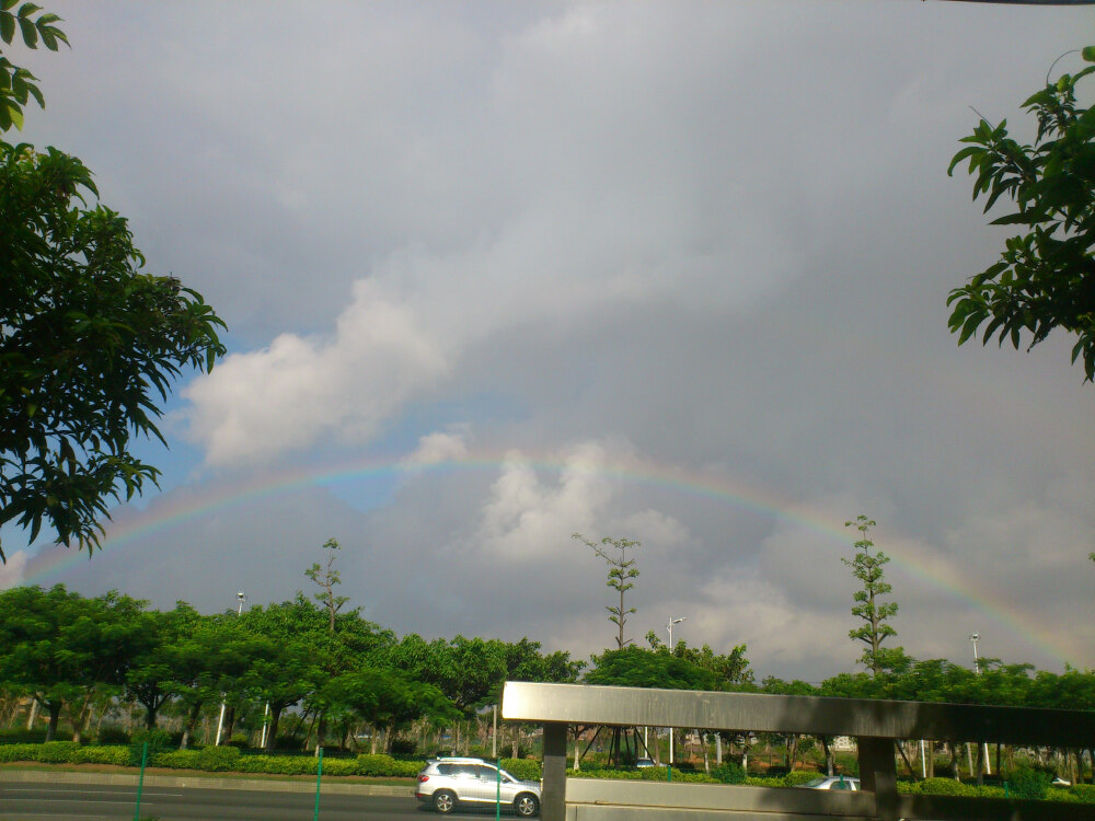 20140805morning 下了一点点的小雨，抓拍到的雨后彩虹。