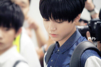 TFBOYS王俊凯 2014.8.4 北京首都机场-上海虹桥机场。cr:LOGO