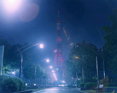 Tokyo Tower 有一种一吻定情剧照的 feel