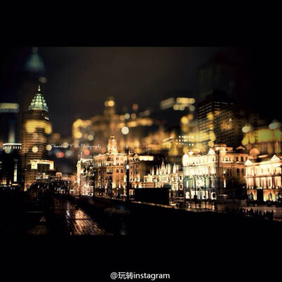 充满爱情和悲伤的世界