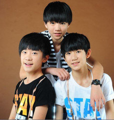 tfboys一周年快乐。。。。