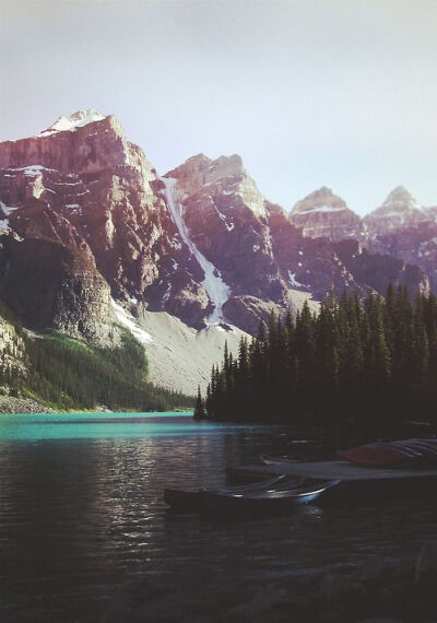 Moraine Lake, Banff National Park, Alberta。梦莲湖 in 加拿大艾伯塔省班夫国家公园。