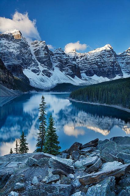  Valley of the Ten Peaks, Moraine Lake, Alberta, Canada 加拿大艾伯塔省班夫国家公园十峰山谷。