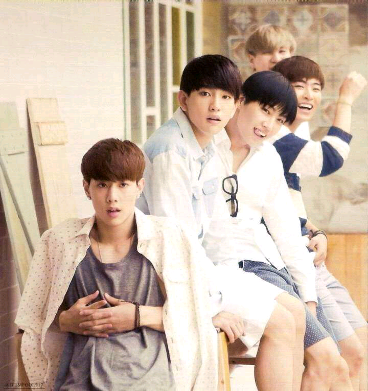 段宜恩（Mark YI-En Tuan），1993年9月4日出生，美籍华人(父母来自台湾)。韩国JYP Entertainment于2014年1月16日推出的七人男子组合GOT7的成员。Mark在队内不仅是Rapper担当、门面担当，同时也是极限武术担当。他从美国来到韩国之后，努力练习了将近三年的Martial arts tricking（极限武术） ，并且在每一次表演中完美地展现了高难度的舞蹈动作。实力获得了大批粉丝的赞许和青睐，是掌管着组合里的“自由”并且在舞台上飞来飞去的少年。