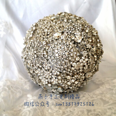 Theone-無(wú)限創(chuàng)一手工定制婚禮 微信公眾號(hào)：sun13817925126 燕子手工定制婚品 不同風(fēng)格的手捧代表不同風(fēng)格的新娘 每一束都為獨(dú)一無(wú)二的你精心打造 謝謝懂得手工的你