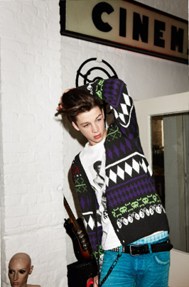 Ash Stymest ●职业：模特 ●出生年月：1991年7月31日 ●国籍：英国 ●出生地：英国 ●身高：188cm