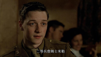 《兄弟连 Band of Brothers》客串----詹姆斯·麦卡沃伊 James McAvoy ---客串一个新兵，结果也是上场没多久也挂掉了