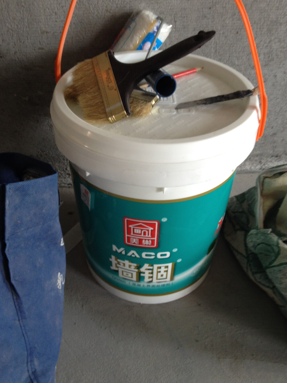 8.9，买防水强锢等瓦工用料。美巢墙锢。