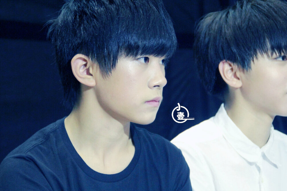 #易烊千玺# #tfboys易烊千玺# 140805 热力赛车发布会 cr:小壹壹壹er