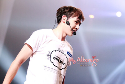 Nichkhun in ONE MIC