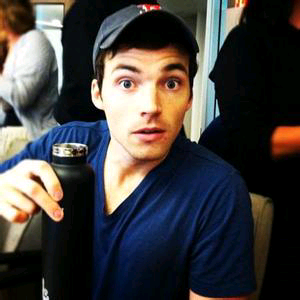 Ian Harding.Pretty Little Liars中的Ezra Fitz