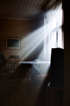 ❤我总是喜欢，当晨曦的第一抹阳光爬上我的窗台时。我睁开眼睛，开始幻想很多很多的美好，比如未来。❤