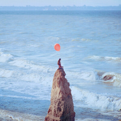 美麗世界的孤獨靈魂。作者：烏克蘭攝影師Oleg Oprisco。像個精靈的女孩