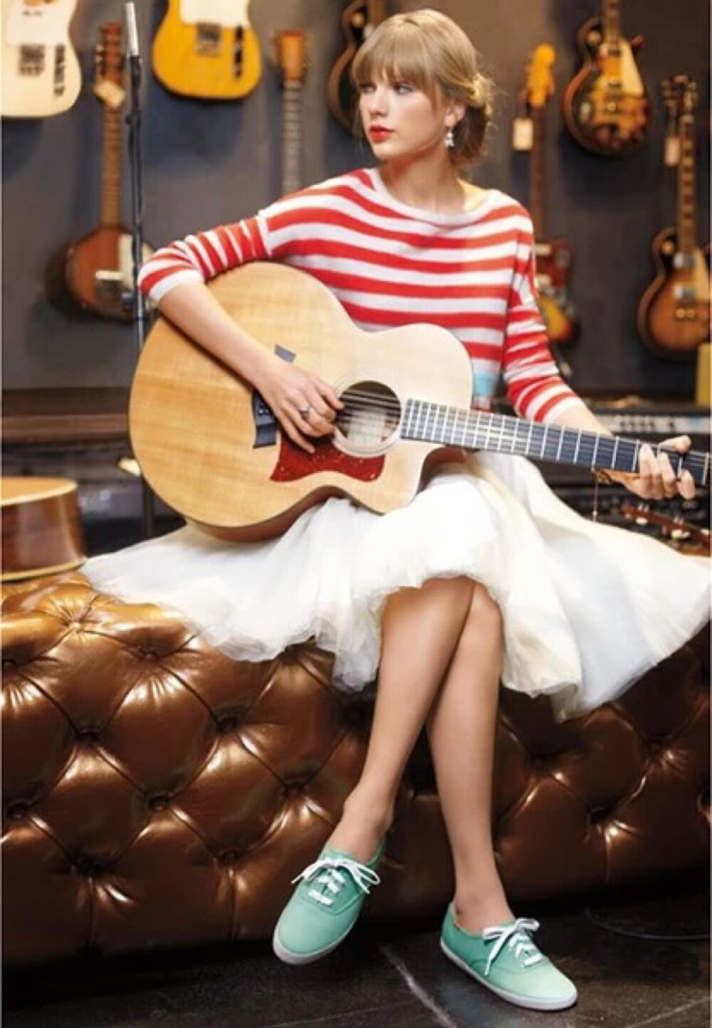 泰勒·斯威夫特（Taylor Swift），1989年12月13日出生于美国宾夕法尼亚州，美国乡村音乐创作型女歌手。 2006年，泰勒与独立唱片公司Big Machine签约并推出了首支单曲《Tim McGraw》，紧接着推出了首张同名专辑《Taylor Swift》，第二张专辑《Fearless》全球销量已突破1000万。第四张专辑《Red》首周销量突破120万，成为泰勒第二张首周销量突破100万的专辑。