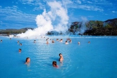 世界著名的露天温泉冰岛蓝湖，一个令人心醉的地方！你想去不？