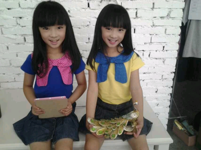 双胞胎涵涵露露