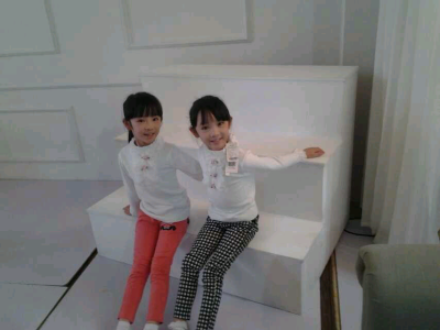 双胞胎涵涵露露