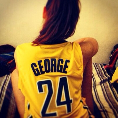 Paul George 24 保罗 乔治 女生穿球衣别样美