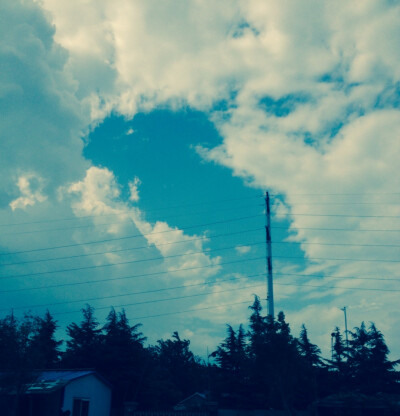 天空蓝 雨中