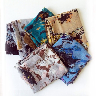 五款颜色手绘水墨画风格围巾 很有格调的一款围巾搭配绝对是经典