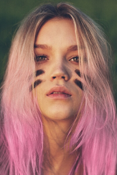 粉色系的长发 染发 彩发