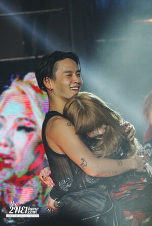 朴春 2NE1 PARK BOM