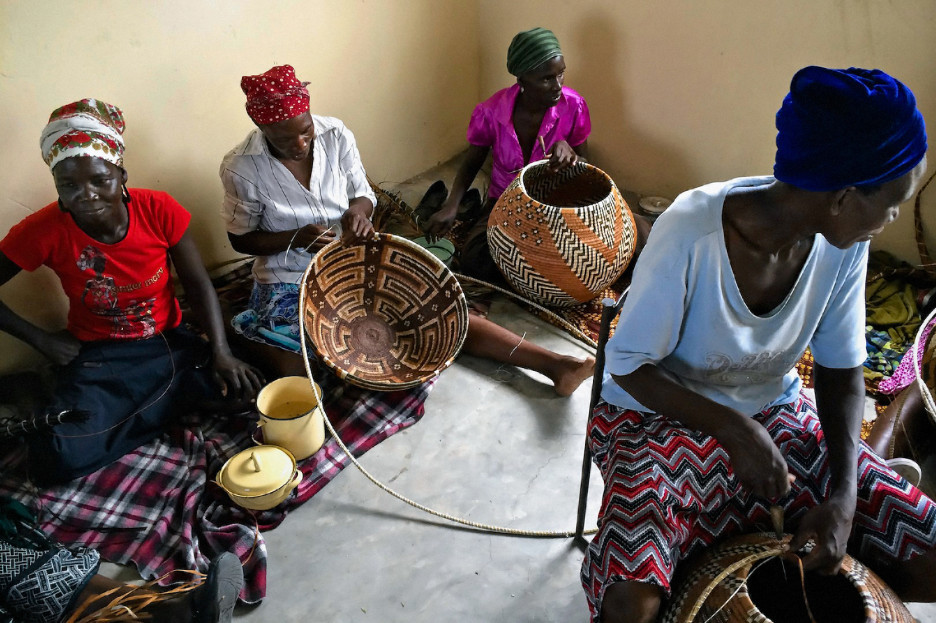 L'AB travels to Botswana to find out just what makes the Etsha Baskets so good.