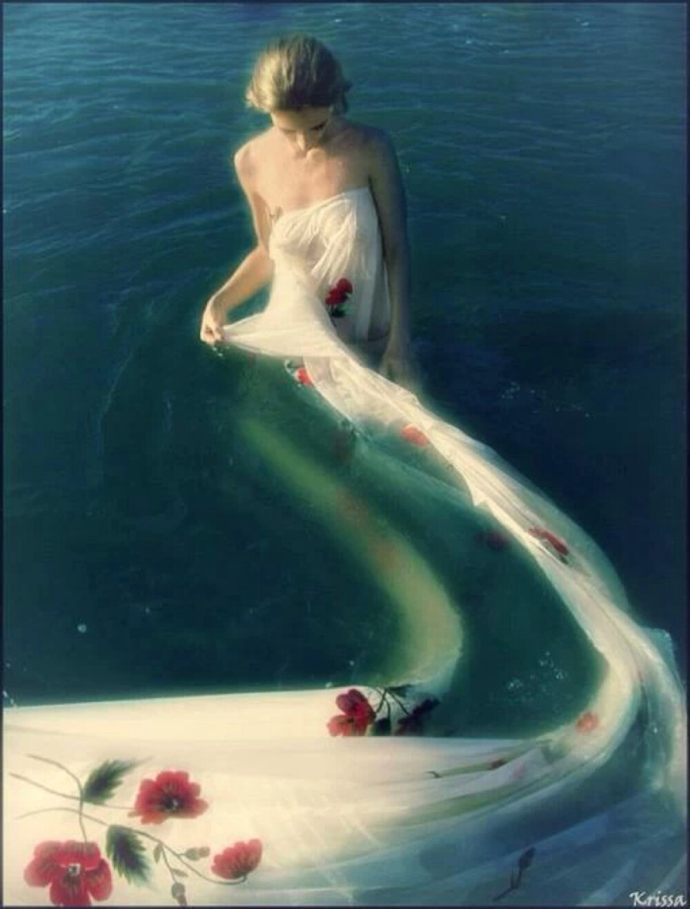 水中的婚纱照，很梦幻是吧