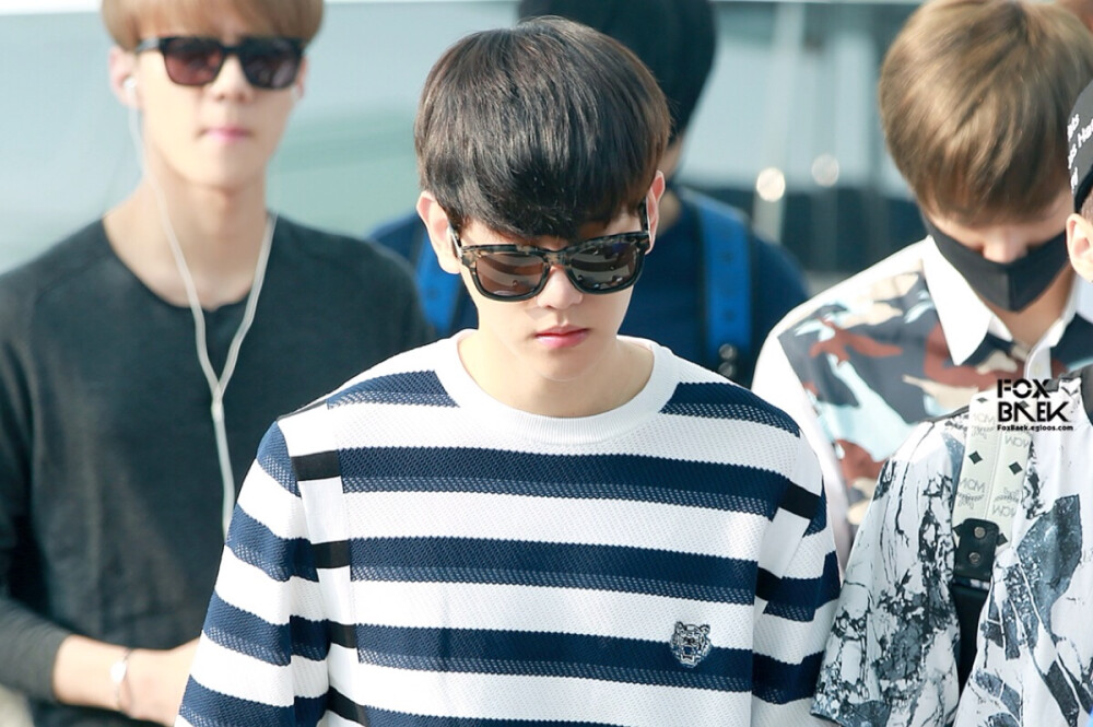 边伯贤 EXO 机场图