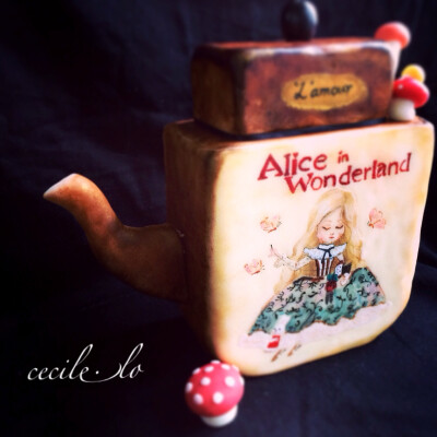 fondant cake* Alice in wonderland