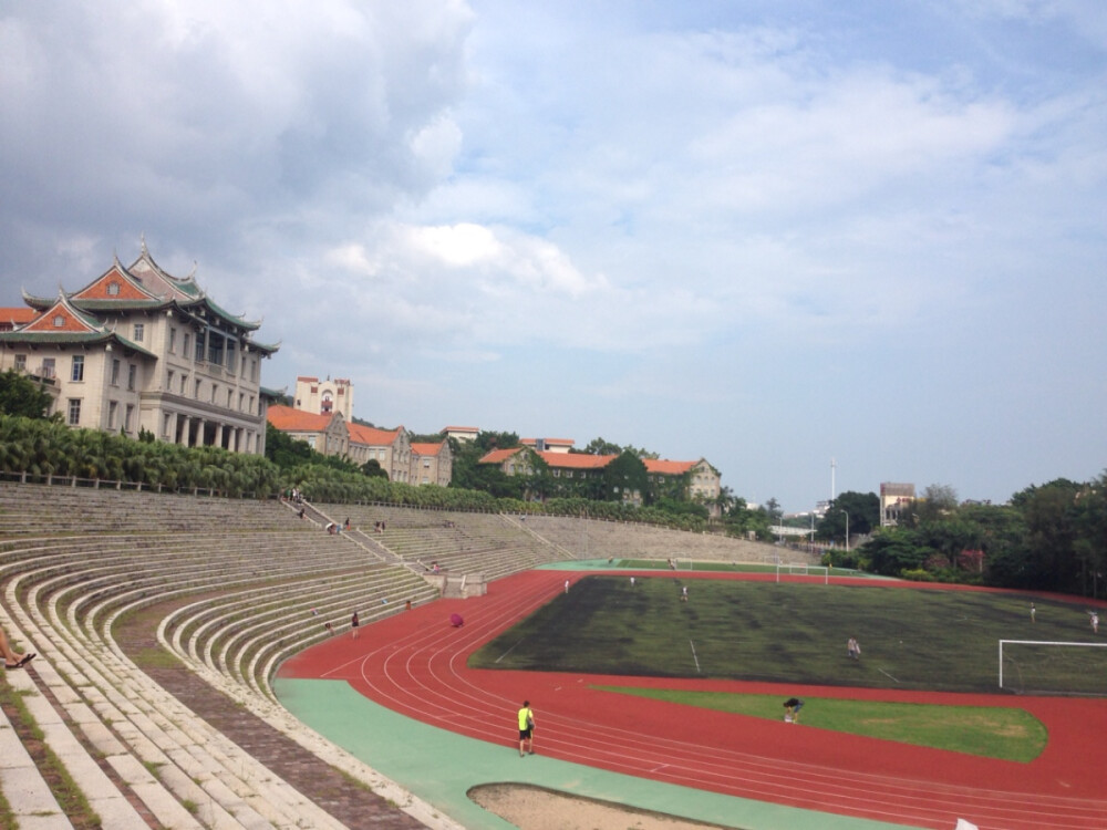 厦门大学上弦场