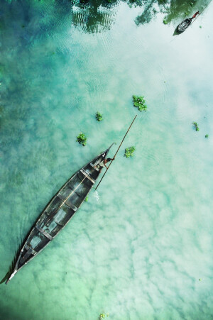 Ernakulam,India。(By Anoop Negi)喀拉拉邦为印度西南部的一个邦，濒临阿拉伯海，全邦面积为3.8万多平方公里，人口3184多万。首府为特里凡得琅，官方语言为马拉雅拉姆语。喀拉拉邦河流纵横，给当地人民提供了便利的水路交通，几乎四季如春。