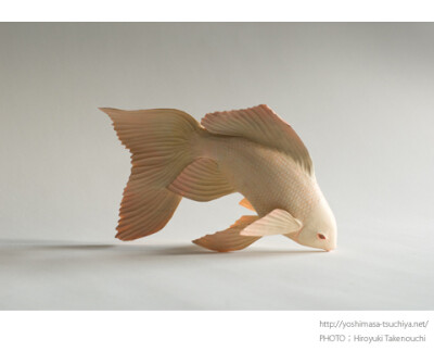 魚 2009 h13 w22 d9.5cm 檜・彩色・水晶