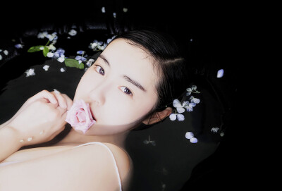 | Xinyuan Calendar 2014 - 夏 | Model / Zhang Xinyuan ( 張辛苑 ) Make-up artist / CRicky（ 瑞奇 ） - 2013.12 -