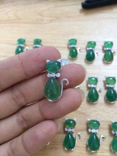 可爱的小猫咪，纯银厚镀铂金加天然玉髓