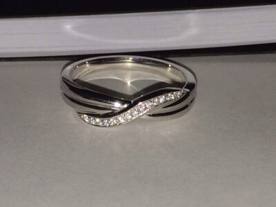 扭边交叉半圈戒指