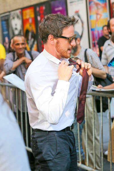 James Mcavoy | 解领带快住手啊啊啊