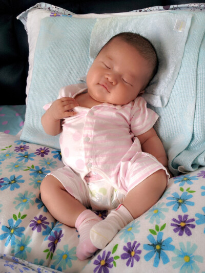 矮油，银家系蓝申，肿么棱穿介么粉嫩的颜色哩，表啦，扒掉……