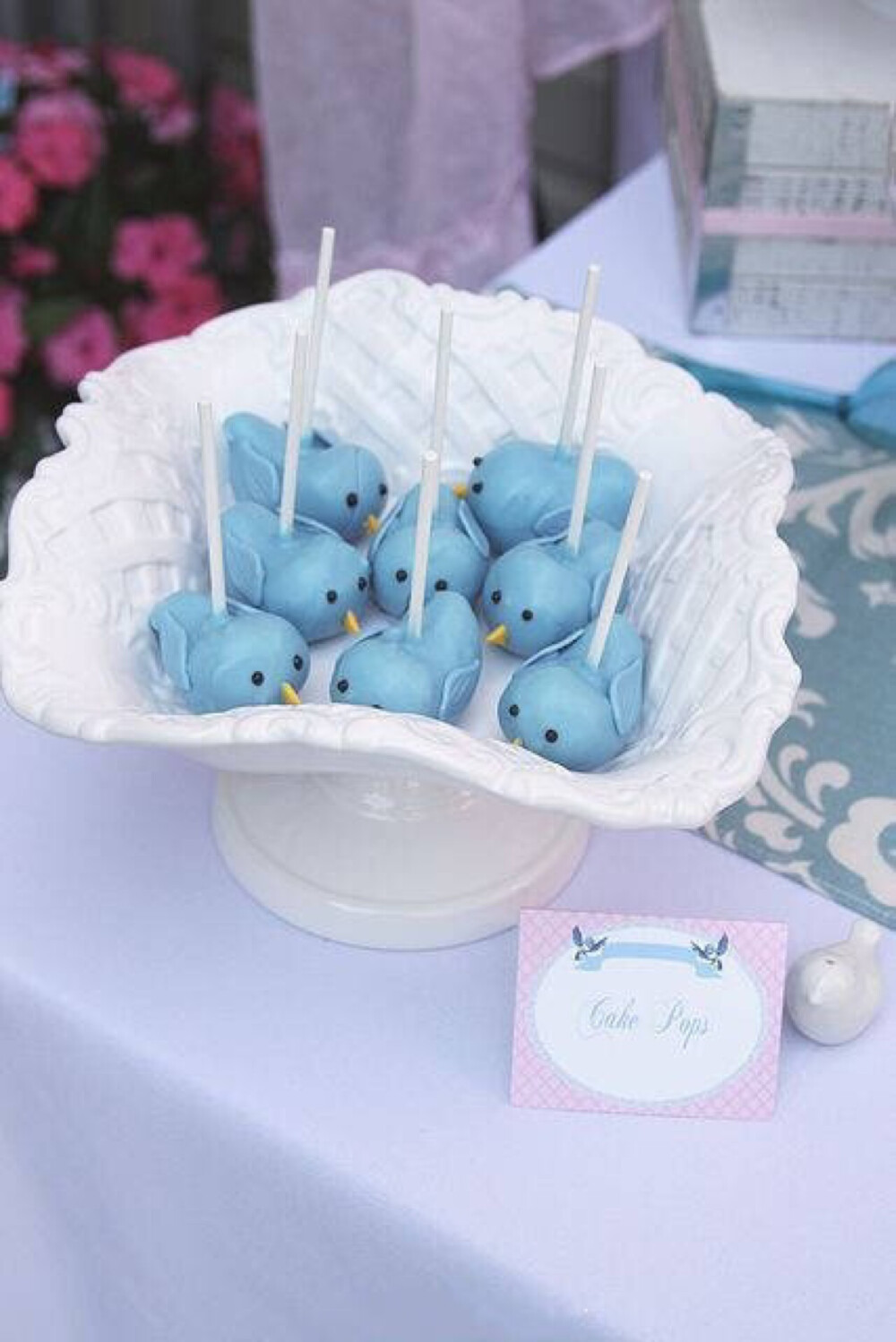 cake pops. 棒棒糖蛋糕。