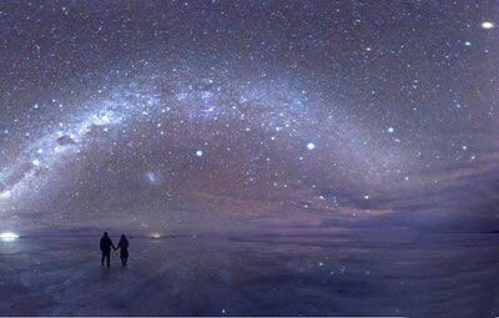 夜晚，“天空之镜”乌尤尼盐沼变成了“星空之镜” ，超美……