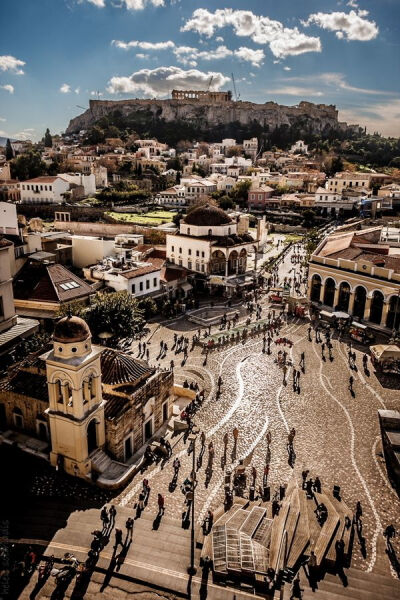 A view of the Acropolis, Plaka and Monastiraki, Athens, Greece。希腊雅典卫城、普拉卡、蒙纳斯提拉奇鸟瞰。雅典是欧洲甚至整个世界最古老的城市之一，其历史可以追溯到3000多年前。位于阿提卡的中心平原地带，四…