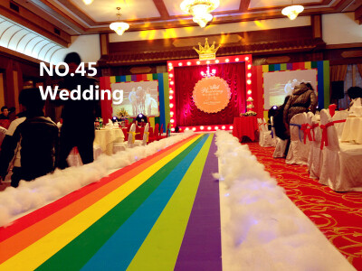 #NO.45婚礼策划工作室出品# 现在的婚礼越来越像一个大PARTY了。只要展现自己的个性，不必管那些莫名其妙的模式。彩虹色的婚礼布置是绝对吸引眼球的，每一个细节，肯定让你看过一次就忘不了，视线再也离不开了。#杭州…