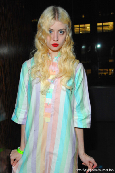 【Evanescent】#Model# 艾莉森·哈佛（英文：Allison Harvard，1988年1月8日－），是来自美国的时尚模特、画家、演员。她因作为全美超模大赛第十二季和全美超模大赛第十七季的亚军而成名。