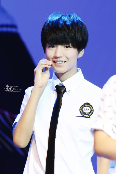 TFBOYS王俊凯 2014.8.26 步步高重庆见面会。cr:LOGO