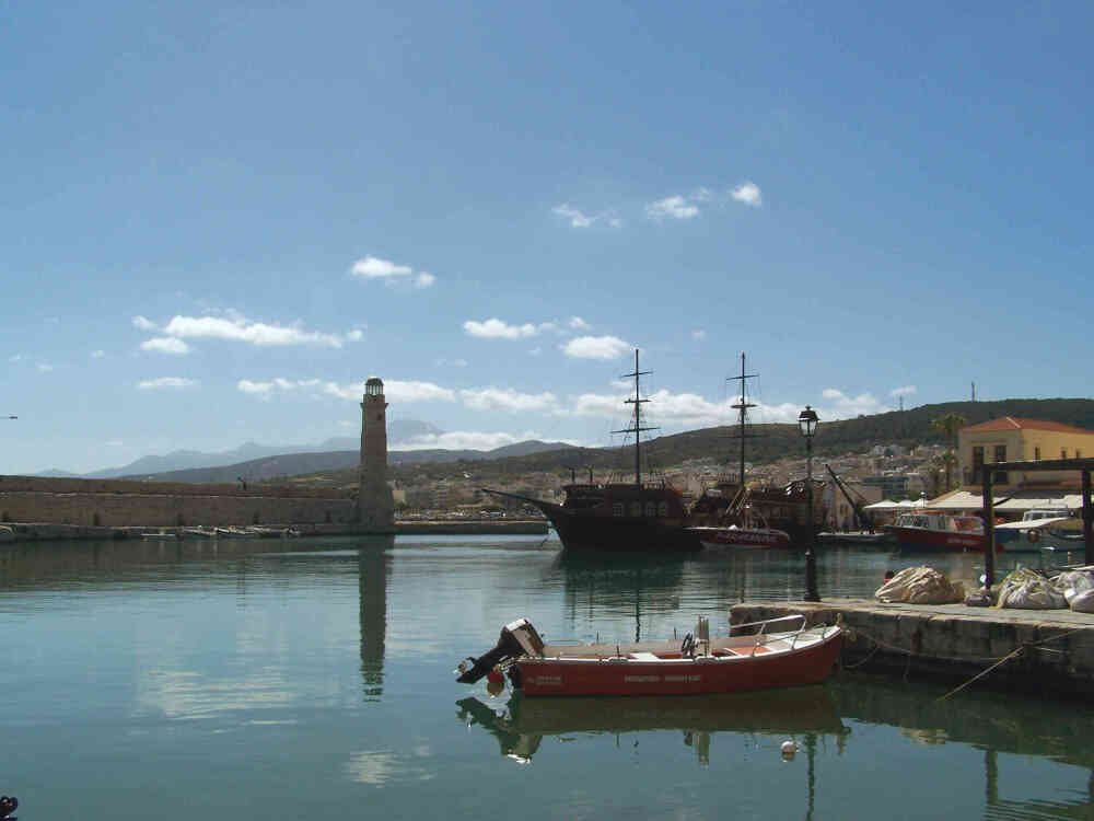 克里特岛的雷西姆农(Rethymnon)港口