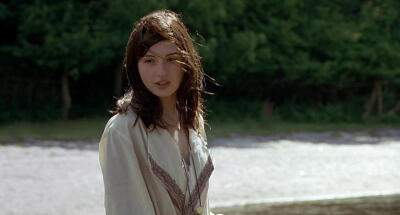 María Valverde裂缝