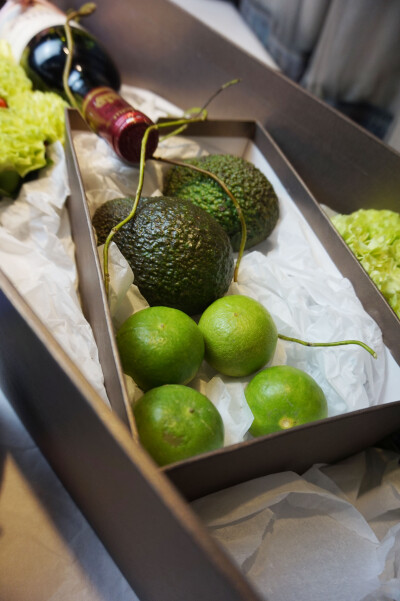 水果鲜花枪炮礼盒 —珠海花宫坊 http://shop108412070.taobao.com