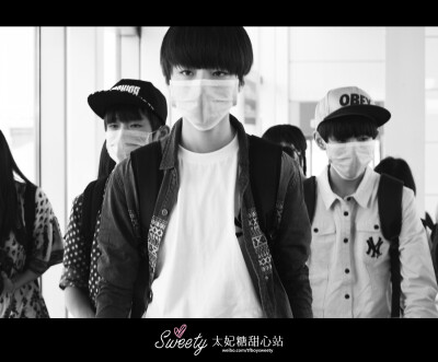 #TFBOYS# 0828 深圳机场 cr见logo