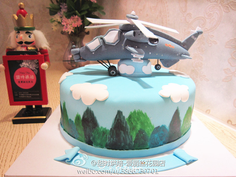 @甜时烘焙-爱丽丝花园店-alice 家的超美翻糖蛋糕，烘焙主管是美国留学回来的，首席翻糖设计师是做微缩模型的专业艺人，0373-2065098 翻糖 鲜花 婚礼 杯子 蛋糕 饼干 甜点 甜品 下午茶 cupcake 礼物