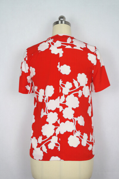 Diane von Furstenberg今天夏季的真丝开衫，淘宝店铺名是设计师summer。http://rosesurrey.taobao.com/